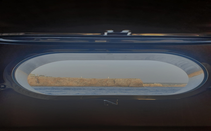 4 chicos en un barco